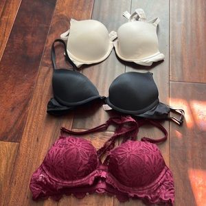 🍬- 3 Victoria’s Secret Pink bra 34A